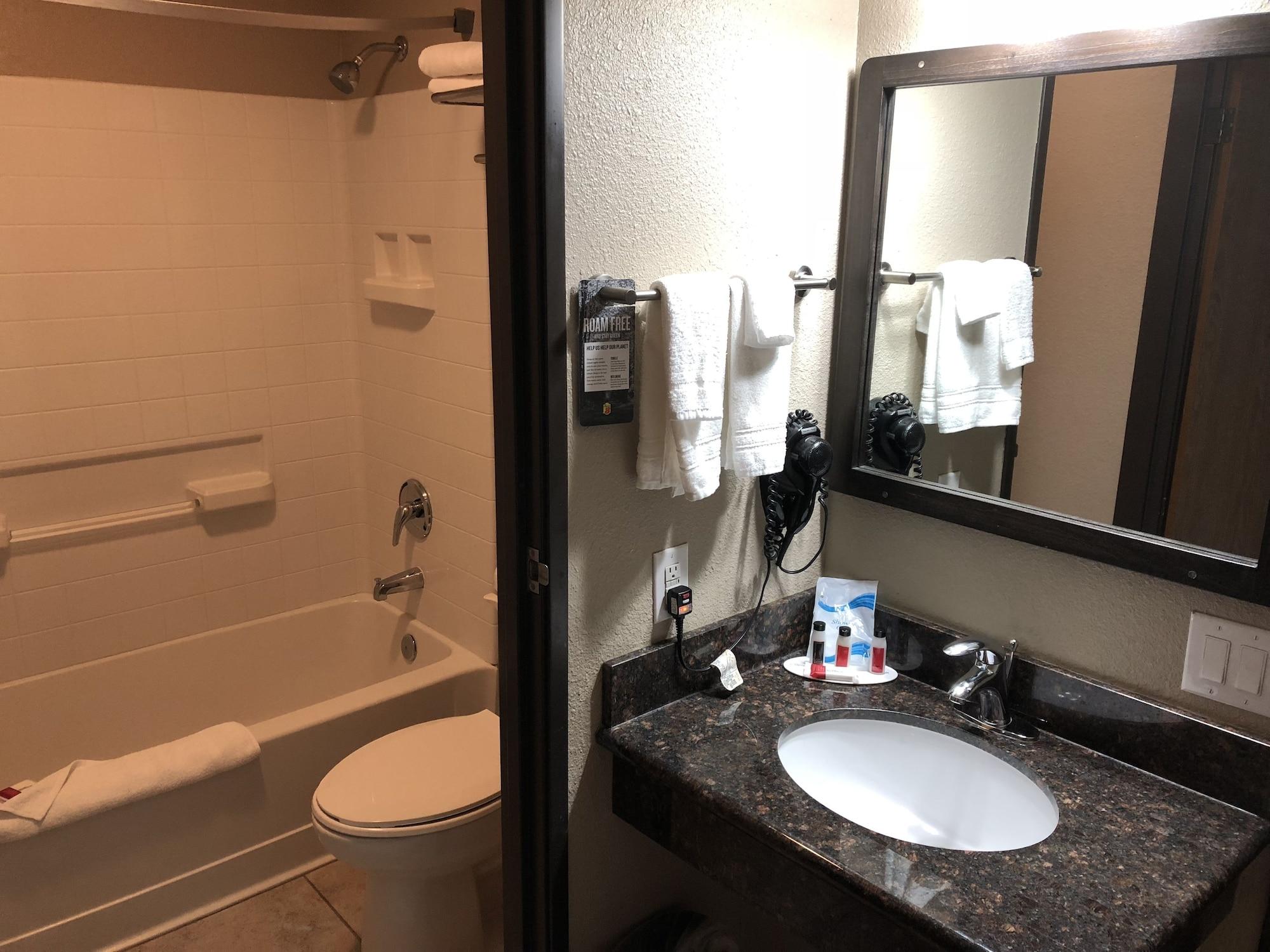 Super 8 By Wyndham Redding Hotel Luaran gambar