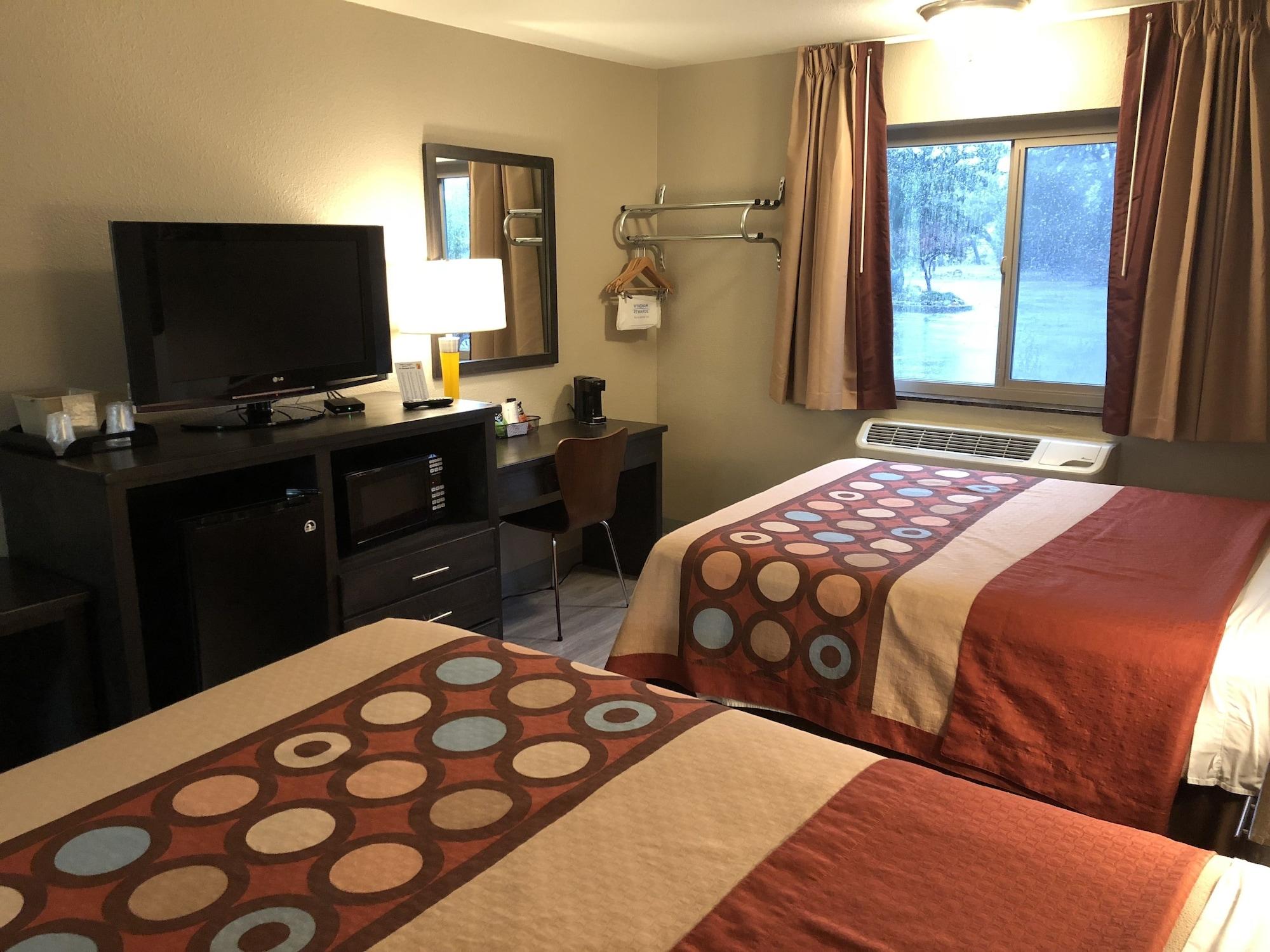Super 8 By Wyndham Redding Hotel Luaran gambar