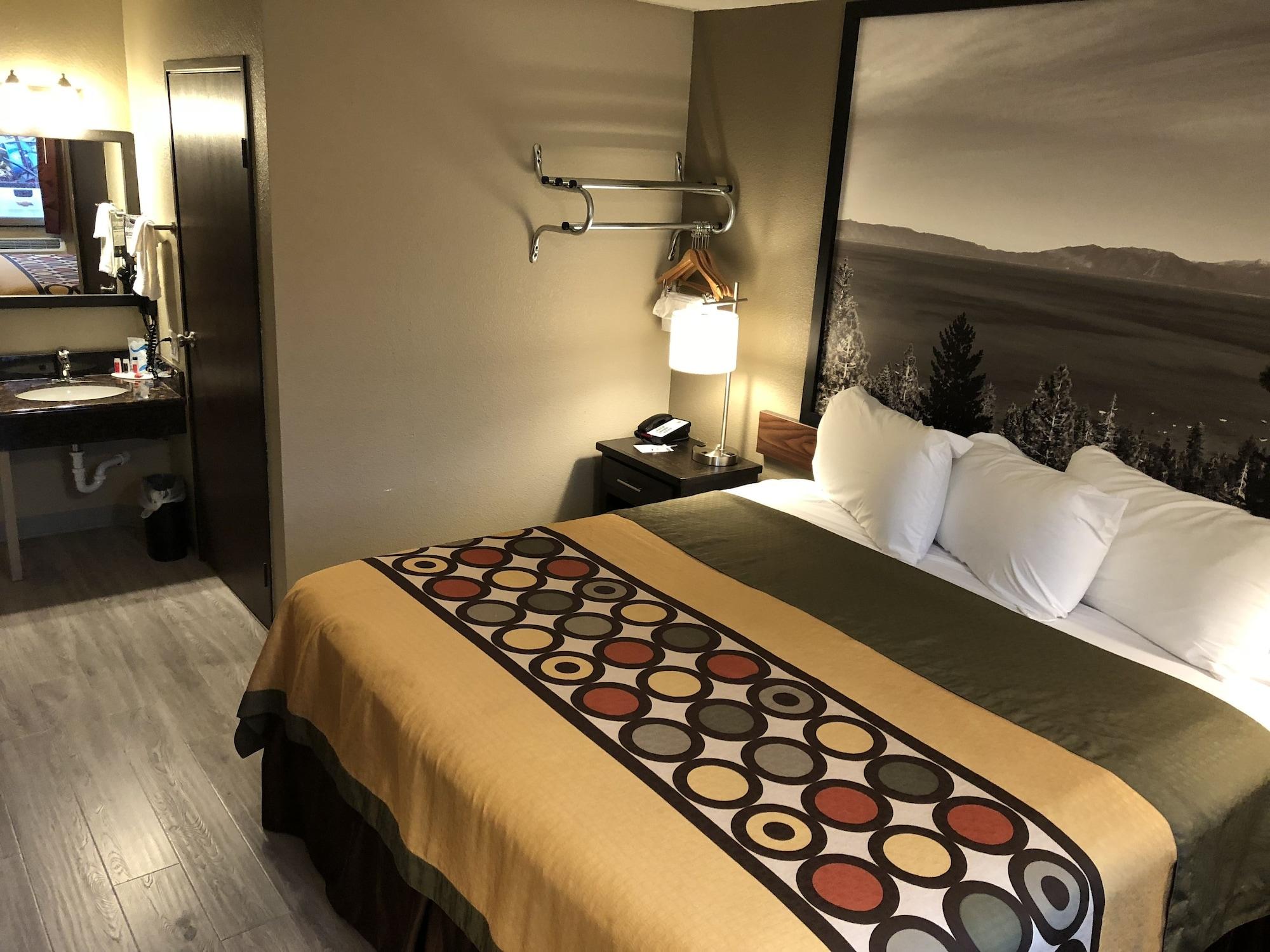 Super 8 By Wyndham Redding Hotel Luaran gambar