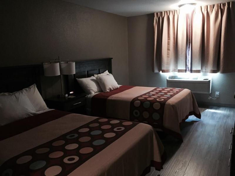 Super 8 By Wyndham Redding Hotel Luaran gambar