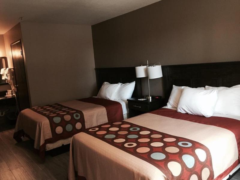 Super 8 By Wyndham Redding Hotel Luaran gambar
